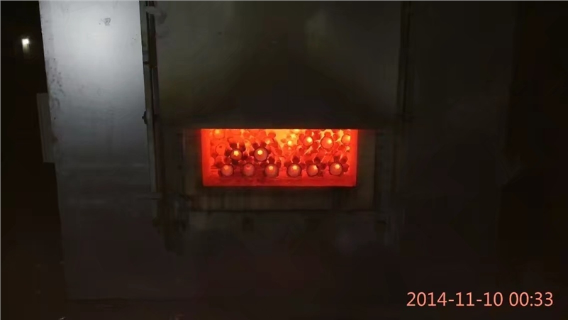 液化氣水玻璃模殼焙燒爐工作現(xiàn)場(chǎng)