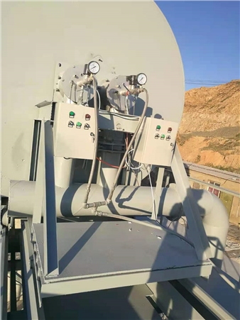 柴油重油回轉(zhuǎn)窯燃燒器 ：燃燒管伸進(jìn)窯內(nèi)長度1500-4000mm可以在線調(diào)整