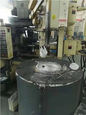 節(jié)能型柴油重油坩堝熔鋁爐